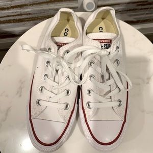 💕BRAND NEW WHITE LOW TOP CONVERSE 🤍